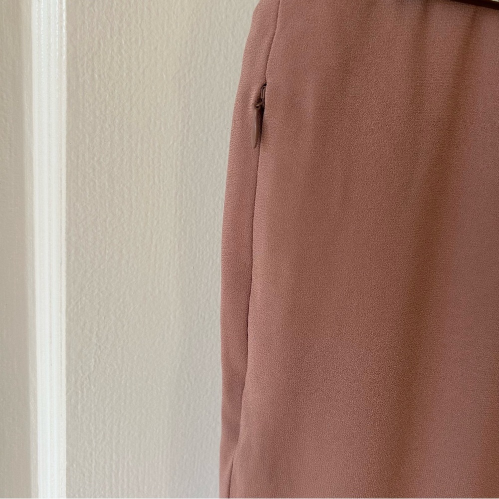 Aritzia Women’s Trousers in Dusty Rose - Picture 5 of 13